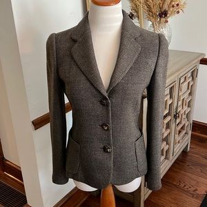 Gorgeous wool Armani Collezioni ladies fitted blazer